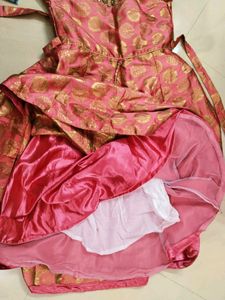 Buy Gown Get Freebie Saree With Blouse Piece
