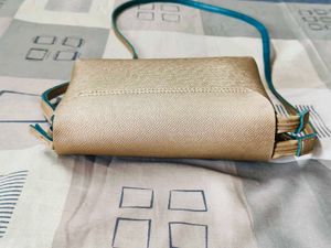 Baggit Lmp Monili Flori Gold Sling Bag