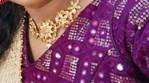 🌸 Elegant Floral Jewelry Set – Necklace &amp; Earring