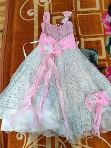 5 years old girl floor touch beautiful gown