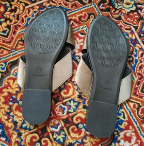 Zudio - Women Cross Strap Flats 😍