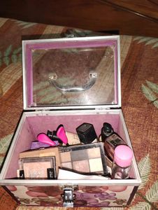 vanity case with mirror makeup and jewellery organ