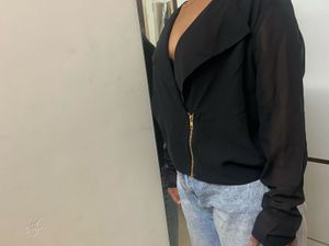 Black Stylish Top With Zipper