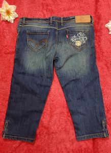 Levi&#39;s Navy Blue Capri