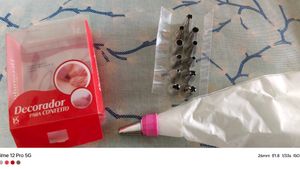 Cake Decorating Set