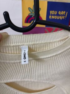 ONLY Cut Out Long Sleeve Crop Top