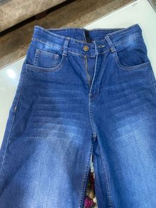 Classic Wide-Leg Denim – Mid-Wash Blue💙