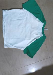 Green Cropped T-shirt, With Round Neckline And Raglan Sleeve