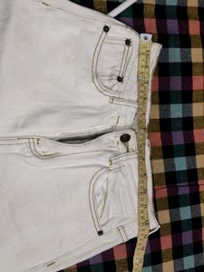 New Jeans Off-white