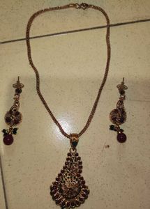 Neckpiece &amp; Earings Set