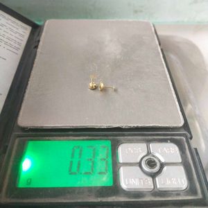 22C Pure Gold Green Dimond Stud Earrings