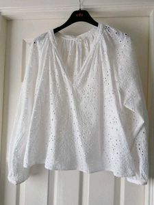H&M broderie Anglaise White Eyelet V-Neck Blouse