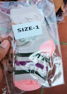 Pair Of 4 Socks for Babies 0-12months