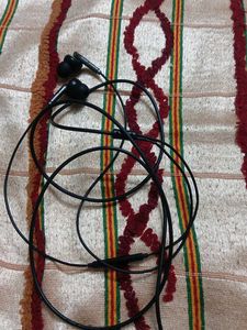 Black Wired Earbuds