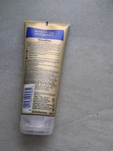 Vaseline Gluta-Hya Flawless Glow Serum