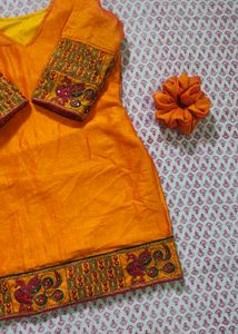 mustard and orange mix short kurti with scrunchie