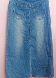 Denim skirt with back slit
