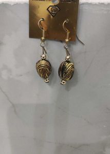 2 Earrings