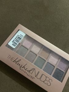 Maybelline- The Blushed Nudes Eyeshadow Pallete