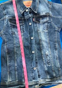 Levi&#39;s Denim Jacket - Classic Style