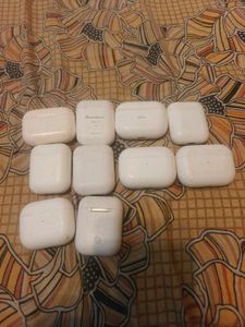 Bulk AirPods Pro - Great Condition! 10 Piece Combo