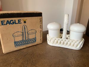 Salt & Pepper Shakers Set