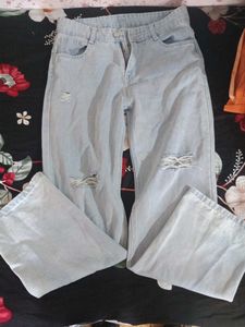 A Demin Knee Cut Pant