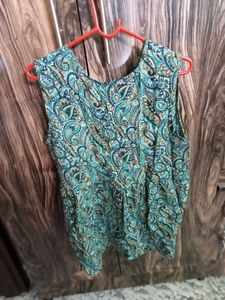 Paisley Print Sleeveless turtoise short kurti