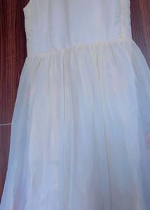 White Flower Thread Work Kurti, Good Condition