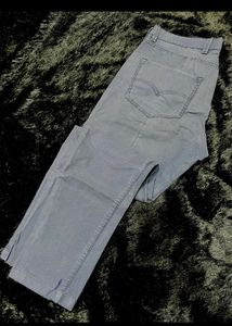 Levi’s Men’s Solid Slim Fit Trousers  || Colour -