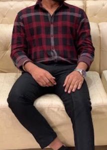 Men&#39;s Red and Black Plaid Shirt