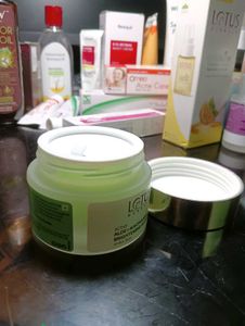 🌿✨Lotus Aloe + Niacinamide Brightening Boost Gel