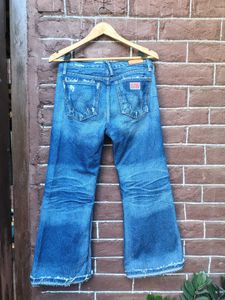 Low waisted denim jeans