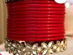Fancy 3 Dazan Glass Chudiya
