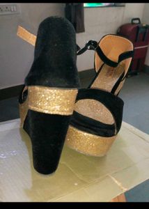 Women Very Pretty Sandles Heels 👠
