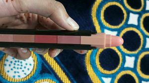 Nude 5 In 1 Lipstick