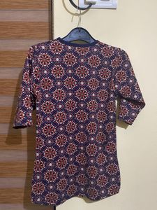 Patterned 3/4 Sleeve T-Shirt