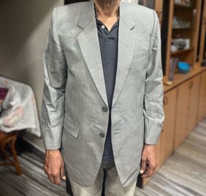 🧥 Light Grey Textured Men’s Blazer