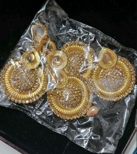 ✨ Elegant Gold-Toned Necklace, Earrings &amp; Maangtik