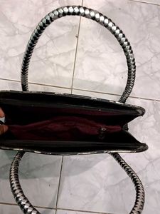 Flash Sale Price DropBranded Classic Hand Bag