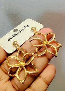 Gold Flower Fashion Earrings🟡