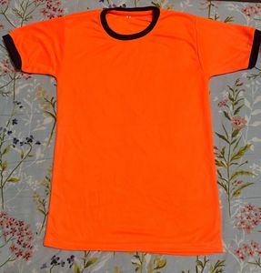 NEW Tshirt (Size S)