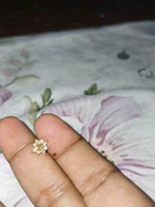 Beautiful white stoned Nosepin - Pierced