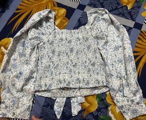 WHITE BLUE FLORAL TOP