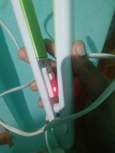 Mini hair straightner
