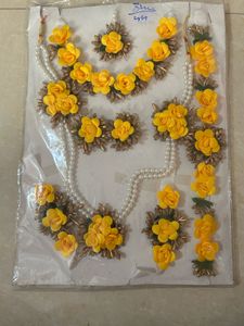 Floral Jwellery Set For Haldi Or Mehendi Ceremony