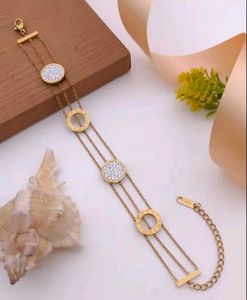 Elegant Gold Chain Bracelet