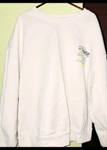 Oversized Pullover Sweatshirt