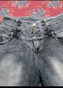 Stylish High-Waisted Denim Jeans