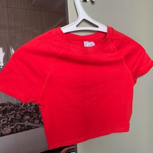 H&M solid red crop tee